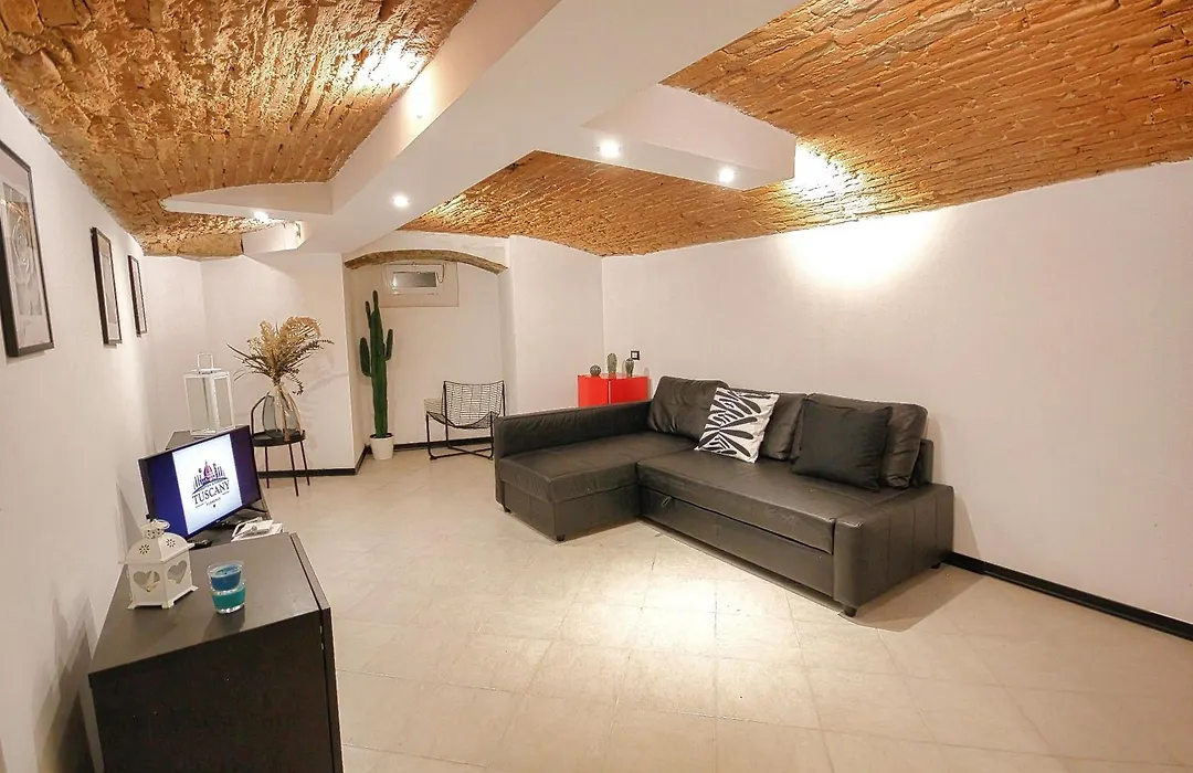 Oltrarno Charm Apartment-1